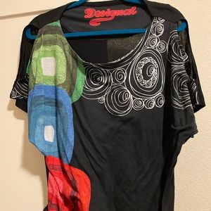 Desigual size L tee with cut outs on upper arms